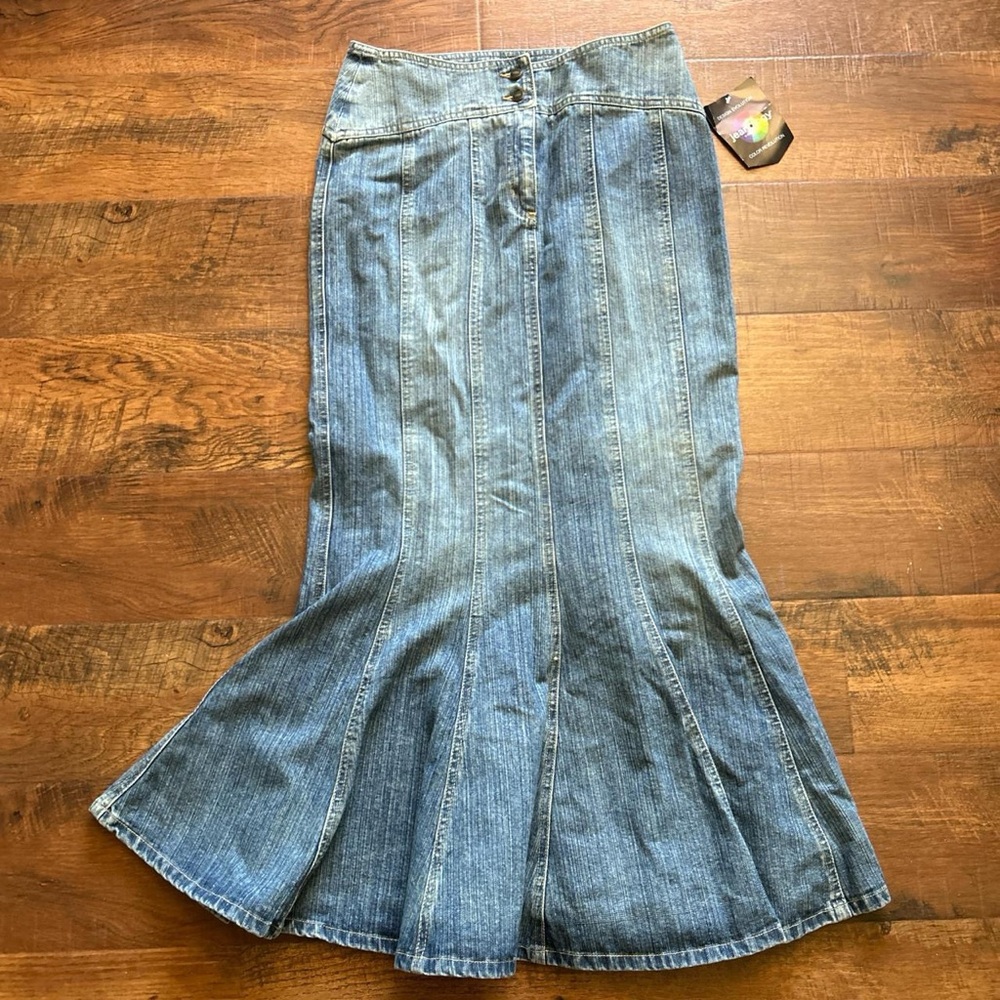 Blue Flared Jeans with Classic Denim Texture